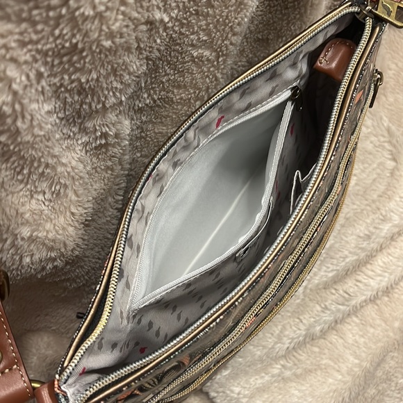 SAKROOTS Artist Circle City Crossbody - Picture 11 of 17